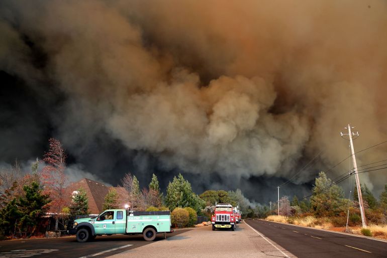 Dense smoke and fire swoops toward to engulf Paradise